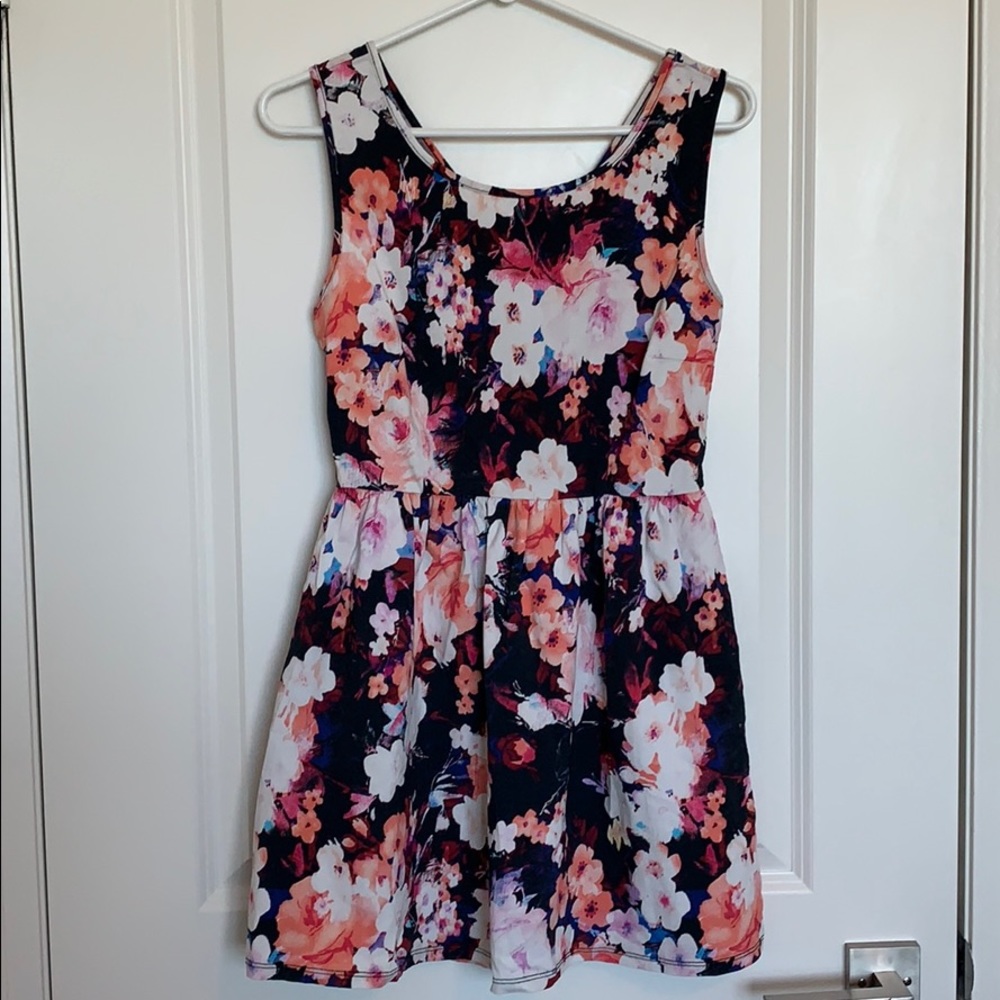 2 FOR $15 SALE 🔥 F21 Floral Tie Back Mini Dress 🌸